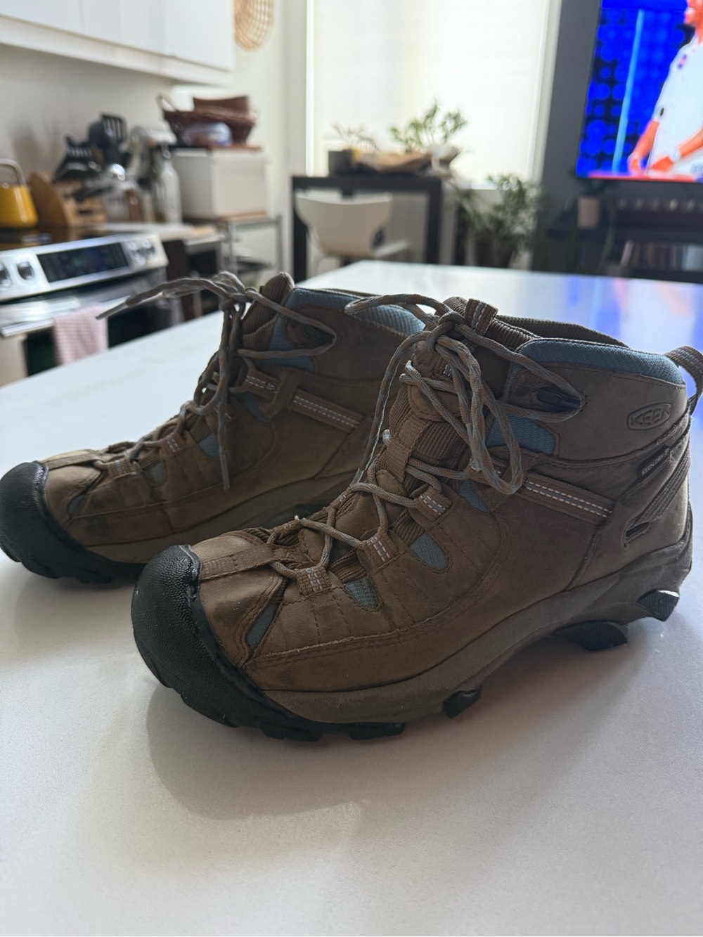 KEEN Targhee II Mid Height Woman’s Waterproof Hiking Boots. Keen Dry